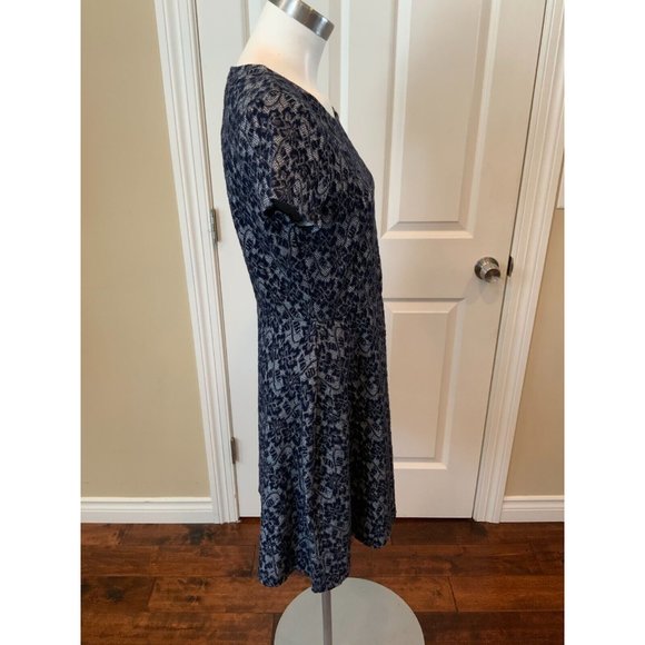 BCBG Max Azria "Noreen" Blue & White Floral Fit & Flare Dress, Size S NWT! - Picture 4 of 7